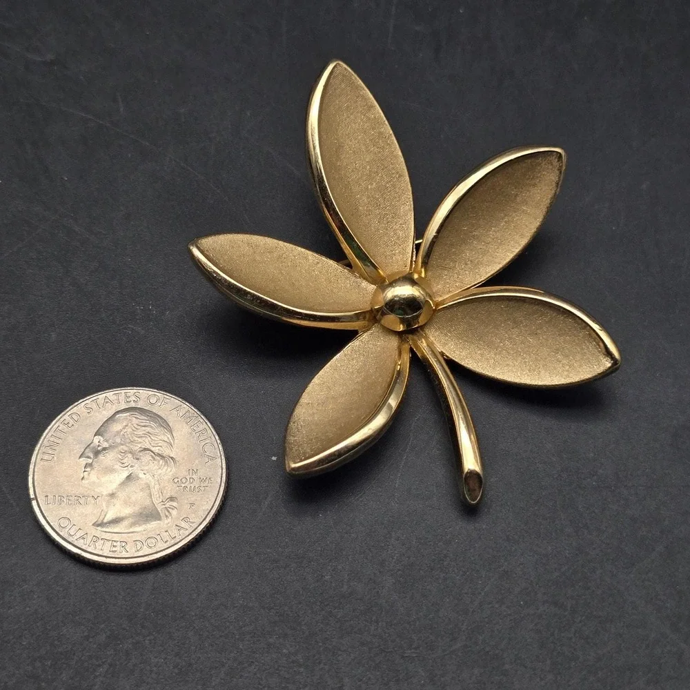 Trifari Gold Tone Leaf Brooch Vintage Costume Jewelry